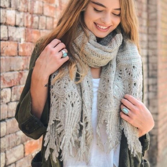 LAST ONE! FEATHER KNIT BOHO SCARF-OATMEAL - Picture 2 of 3
